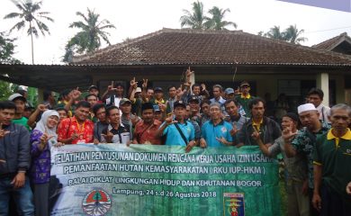 Diklat Masyarakat Pelatihan  dan Penyusunan Dokumen Rencana Kerja Usaha Izin Usaha Pemanfaatan Hutan Kemasyarakatan (RKU IUP-HKM)